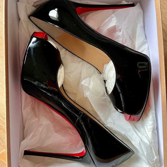 Christian Louboutin
Very Privé 120 Peep-Toe Patent Leather Pumps Size 7 - Picture 10 of 16